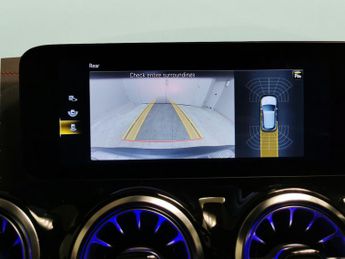 Mercedes-Benz EQA EQA 250 66.5kWh AMG Line (190 ps) - NAV - ADAPTIVE LIGHTS - MIRR