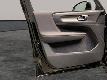 Volvo XC40 1.5h T4 Recharge 10.7kWh Inscription Plug-in (211 ps) - PARK ASS