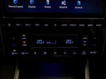 Hyundai Tucson 1.6 h T-GDi 13.8kWh Premium Plug-in 4WD (265 ps) - HEATED SEATS