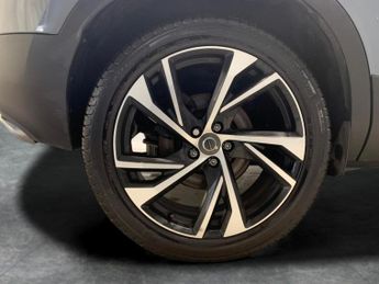 Volvo XC40 2.0 D4 R-Design Pro AWD (190 ps) - PARK ASSIST - LED - HEATED SE