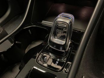 Volvo XC40 1.5h T4 Recharge 10.7kWh Inscription Plug-in (211 ps) - PARK ASS