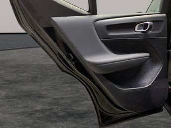 Volvo XC40 1.5h T4 Recharge 10.7kWh Inscription Plug-in (211 ps) - PARK ASS