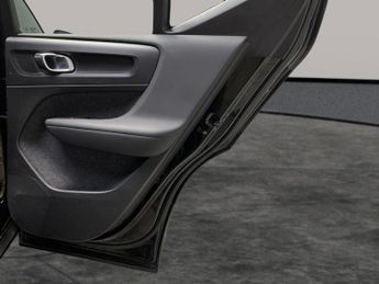 Volvo XC40 1.5h T4 Recharge 10.7kWh Inscription Plug-in (211 ps) - PARK ASS