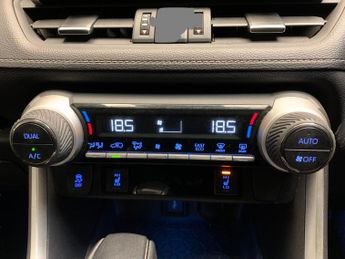 Toyota RAV4 2.5 VVT-h Excel CVT (218 ps) - HEATED SEATS - NAV - HEATED STEER