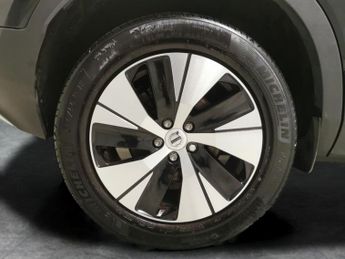 Volvo XC40 1.5h T4 Recharge 10.7kWh Core Plug-in (211 ps) - HEATED SEATS