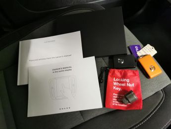 Volvo XC40 1.5h T4 Recharge 10.7kWh Core Plug-in (211 ps) - HEATED SEATS