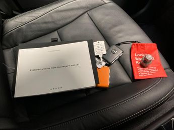 Volvo XC40 1.5h T4 Recharge 10.7kWh Inscription Plug-in (211 ps) - PARK ASS