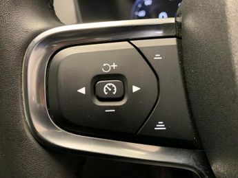 Volvo XC40 1.5h T4 Recharge 10.7kWh Inscription Plug-in (211 ps) - PARK ASS