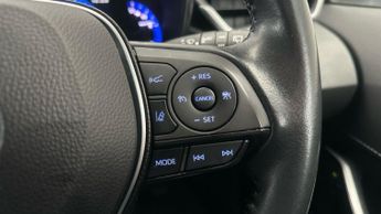 Toyota Corolla 1.8 VVT-h GPF Design Touring Sports CVT (122 ps) - HEATED SEATS