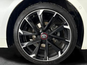 Toyota Corolla 1.8 VVT-h GPF GR SPORT CVT (122 ps) - REVERSE CAM - NAV - HEATED