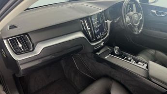 Volvo XC60 2.0 B4 MHEV Momentum Pro AWD (197 ps) - SENSUS SAT NAV - PARK AS