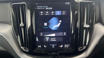 Volvo XC60 2.0 B4 MHEV Momentum Pro AWD (197 ps) - SENSUS SAT NAV - PARK AS