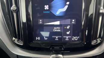 Volvo XC60 2.0 B4 MHEV Momentum Pro AWD (197 ps) - SENSUS SAT NAV - PARK AS