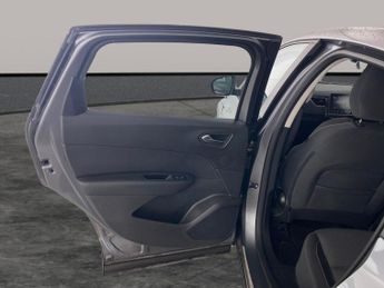 Renault Arkana 1.6 E-TECH Iconic 2WD (145 bhp) - CRUISE - SPEED LIMIT RECOG - P