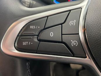 Renault Arkana 1.6 E-TECH Iconic 2WD (145 bhp) - CRUISE - SPEED LIMIT RECOG - P