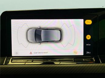 Volkswagen Golf 2.0 TDI R-Line DSG (150 ps) - LED - HEATED STEERING - WIFI