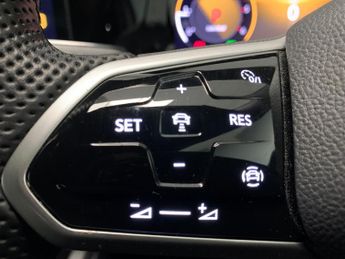 Volkswagen Golf 2.0 TDI R-Line DSG (150 ps) - PARK SENSORS - KEYLESS START