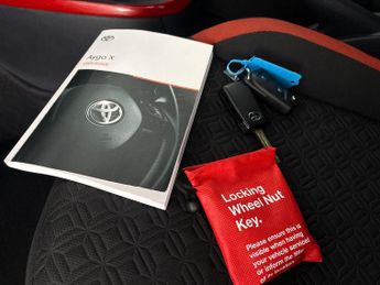 Toyota Aygo X 1.0 VVT-i Edge x-shift (72 ps) - WIFI - LANE DEPARTURE  - BLUETO