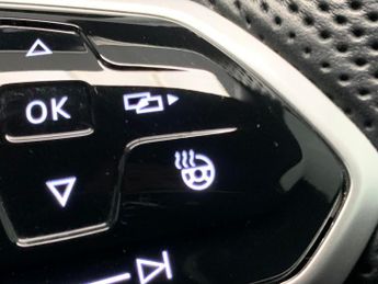 Volkswagen Golf 2.0 TDI R-Line DSG (150 ps) - LED - HEATED STEERING - WIFI