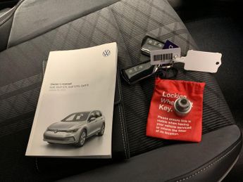 Volkswagen Golf 2.0 TDI R-Line DSG (150 ps) - LED - HEATED STEERING - WIFI