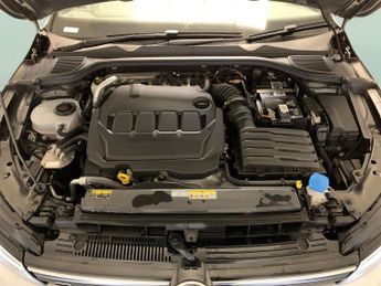 Volkswagen Golf 2.0 TDI R-Line DSG (150 ps) - LED - HEATED STEERING - WIFI