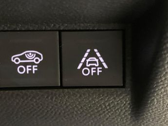 Peugeot E-208 50kWh GT (136 ps) - LED - REVERSE CAM - NAV