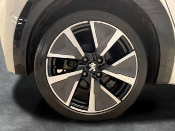 Peugeot E-208 50kWh GT (136 ps) - LED - REVERSE CAM - NAV