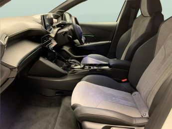Peugeot E-208 50kWh GT (136 ps) - LED - REVERSE CAM - NAV