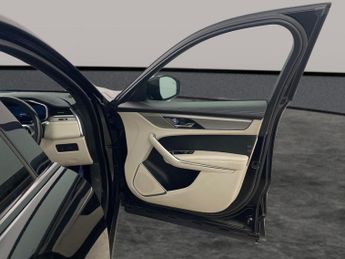 Jaguar F-PACE 2.0 D200 MHEV R-Dynamic SE AWD (204 ps) - NAV - HEATED STEERING 