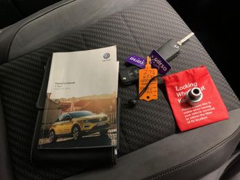 Volkswagen T-Roc 2.0 TDI R-Line DSG (150 ps) - BLUETOOTH - 20IN ALLOYS - DIGITAL 