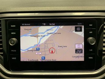 Volkswagen T-Roc 2.0 TDI R-Line DSG (150 ps) - BLUETOOTH - 20IN ALLOYS - DIGITAL 