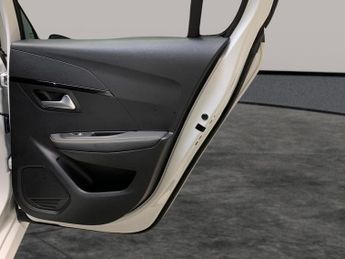 Peugeot E-208 50kWh GT (136 ps) - LED - REVERSE CAM - NAV