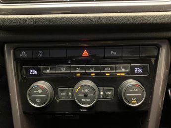 Volkswagen T-Roc 2.0 TDI R-Line DSG (150 ps) - BLUETOOTH - 20IN ALLOYS - DIGITAL 