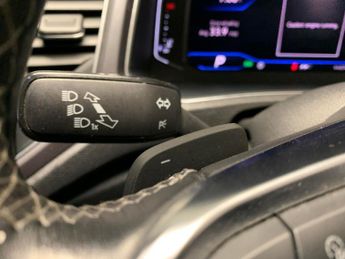 Volkswagen T-Roc 2.0 TDI R-Line DSG (150 ps) - BLUETOOTH - 20IN ALLOYS - DIGITAL 