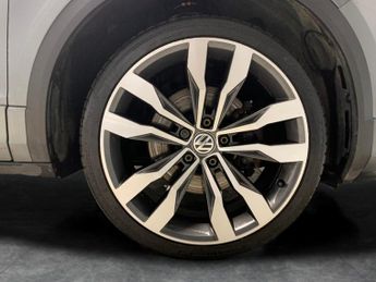 Volkswagen T-Roc 2.0 TDI R-Line DSG (150 ps) - BLUETOOTH - 20IN ALLOYS - DIGITAL 