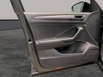 Volkswagen T-Roc 2.0 TDI R-Line DSG (150 ps) - BLUETOOTH - 20IN ALLOYS - DIGITAL 