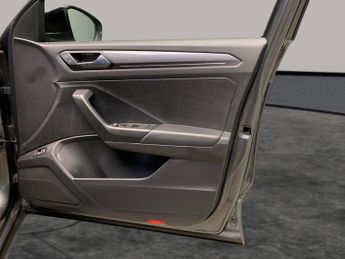 Volkswagen T-Roc 2.0 TDI R-Line DSG (150 ps) - BLUETOOTH - 20IN ALLOYS - DIGITAL 