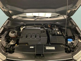 Volkswagen T-Roc 2.0 TDI R-Line DSG (150 ps) - BLUETOOTH - 20IN ALLOYS - DIGITAL 