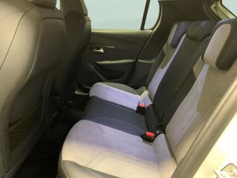 Peugeot E-208 50kWh GT (136 ps) - LED - REVERSE CAM - NAV