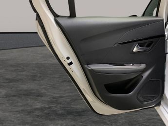 Peugeot E-208 50kWh GT (136 ps) - LED - REVERSE CAM - NAV