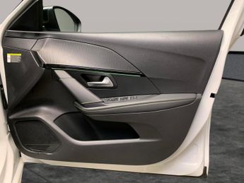Peugeot E-208 50kWh GT (136 ps) - LED - REVERSE CAM - NAV