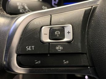 Volkswagen T-Roc 2.0 TDI R-Line DSG (150 ps) - BLUETOOTH - 20IN ALLOYS - DIGITAL 