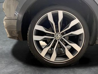 Volkswagen T-Roc 2.0 TDI R-Line DSG (150 ps) - BLUETOOTH - 20IN ALLOYS - DIGITAL 