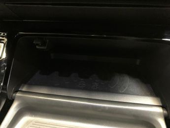 Peugeot E-208 50kWh GT (136 ps) - LED - REVERSE CAM - NAV