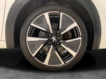 Peugeot E-208 50kWh GT (136 ps) - LED - REVERSE CAM - NAV
