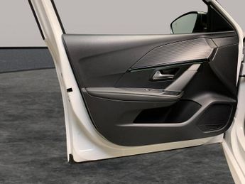 Peugeot E-208 50kWh GT (136 ps) - LED - REVERSE CAM - NAV