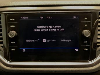 Volkswagen T-Roc 2.0 TDI R-Line DSG (150 ps) - BLUETOOTH - 20IN ALLOYS - DIGITAL 