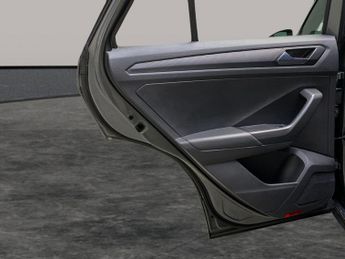 Volkswagen T-Roc 2.0 TDI R-Line DSG (150 ps) - BLUETOOTH - 20IN ALLOYS - DIGITAL 