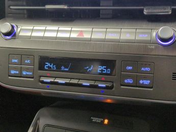 Hyundai Kona 65.4kWh Advance (218 ps) - LANE DEPARTURE  - REGENERATIVE BRAKIN