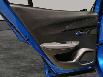 Peugeot E-2008 50kWh GT (7kW Charger) (136 ps) - REVERSE CAM - NAV - HEATED SEA